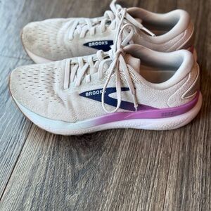 Brooks Women's Athletic Shoes - Cream and Purple